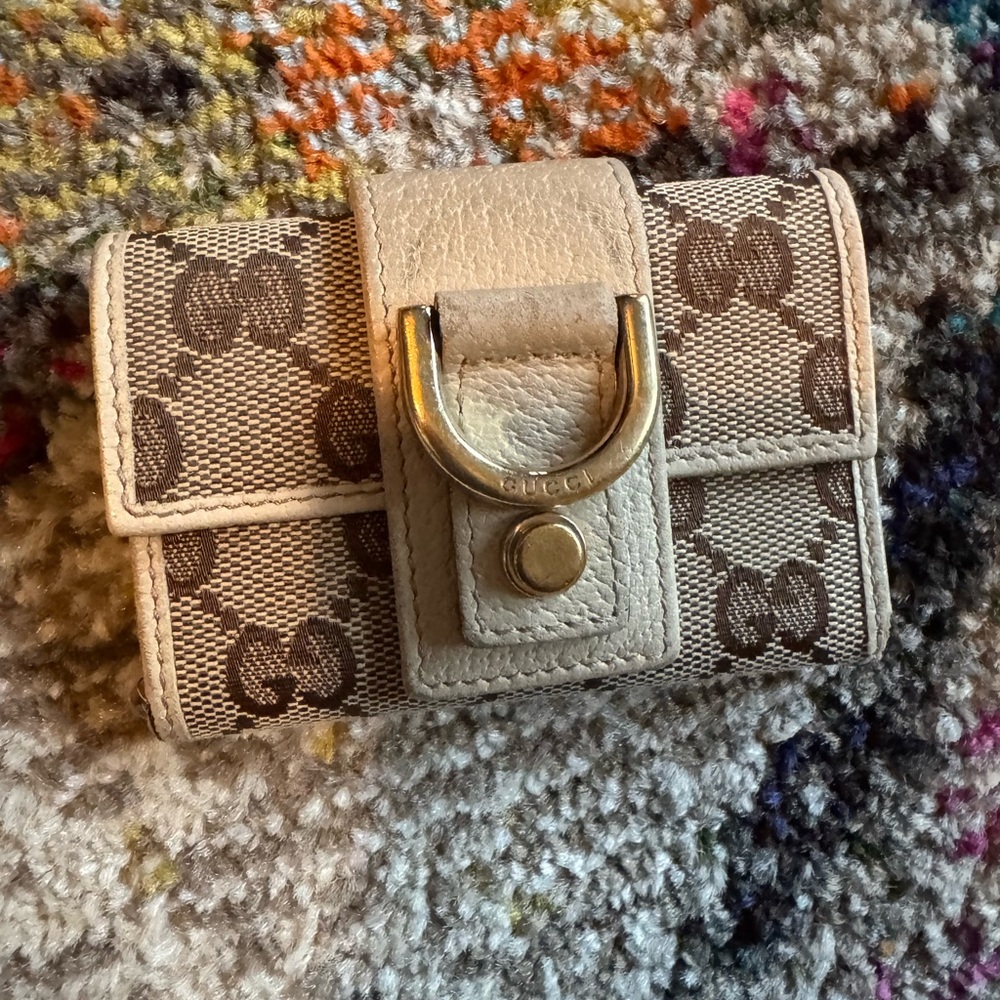 Gucci Beige Monogram Key Holder